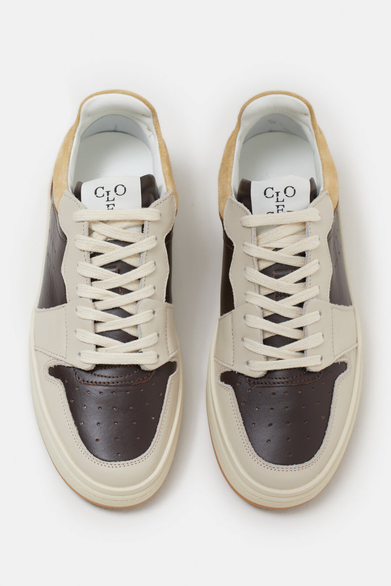 Sneakers Closed