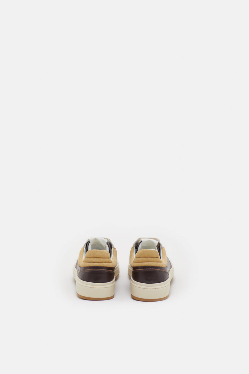 Sneakers Closed